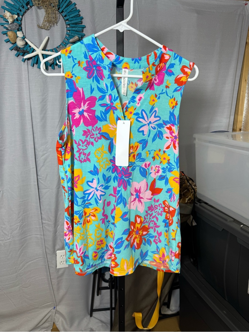 NWT Dear Scarlett Sleeveless Floral V-Neck Tank Top - Turquoise Multicolor